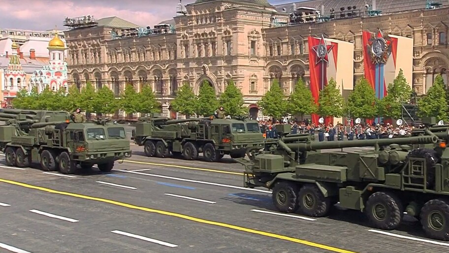 Скриншот трансляции Парада Победы 9 мая 2025