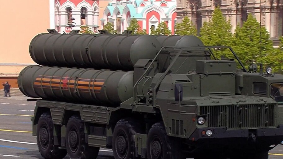 Скриншот трансляции Парада Победы 9 мая 2025