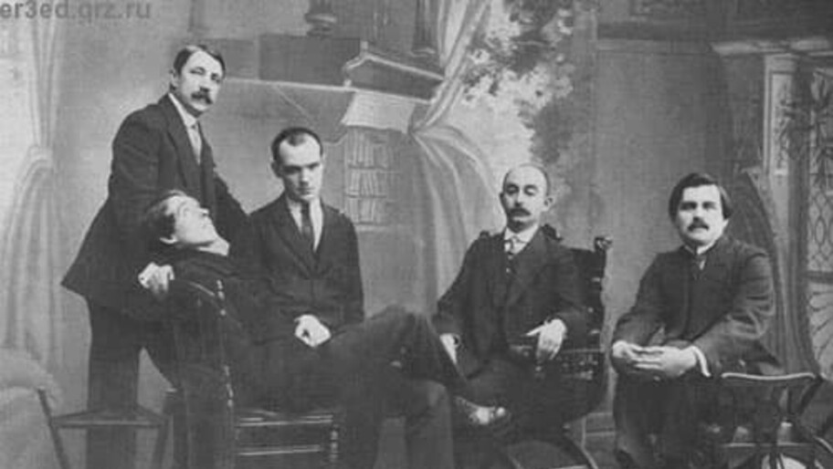 М. Матюшин, А. Кручёных, П. Филонов, И. Школьник, К. Малевич. Декабрь 1913 года.